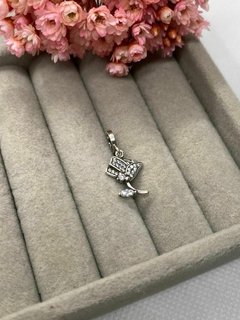 Berloque Flor Cravejada De Zircônia Prata 925