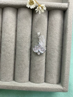 Pingente Flor de Lótus Pequena Com Zircônia Prata 925