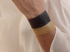 Pulsera PVC reversible. Negra y beige. Sublimada en dorado y cobre de un lado, y en plata del otro. - tienda online