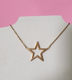 cadena acero dorado con dije de estrella