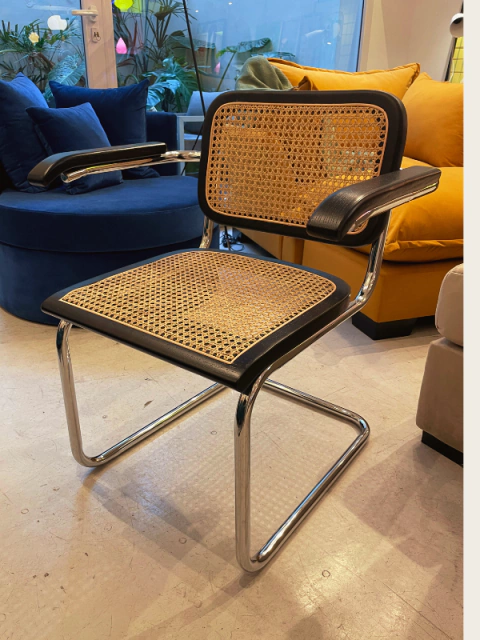 Silla Cesca con apoyabrazos