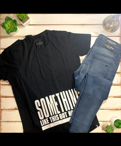 Remera Something en internet