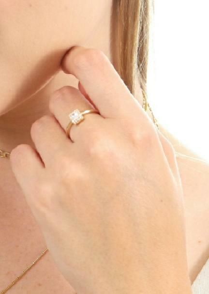 ANEL QUADRADO ZIROCNIA