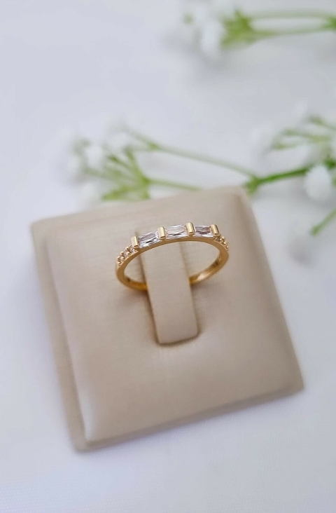 ANEL ZIRCONIAS NAVETE CRAVEJADO