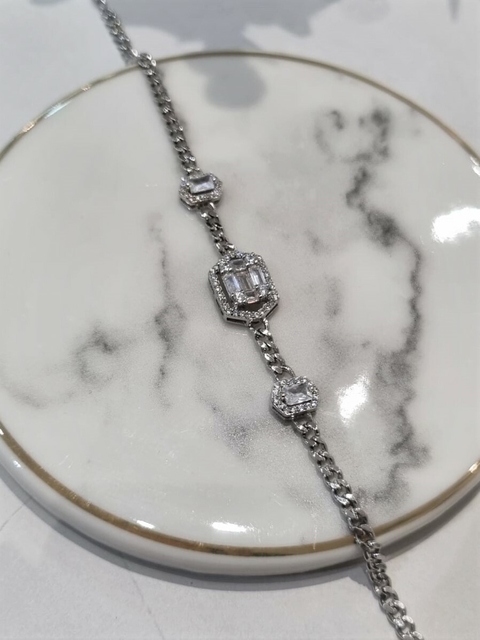 PULSEIRA QUADRADA CRAVEJADA