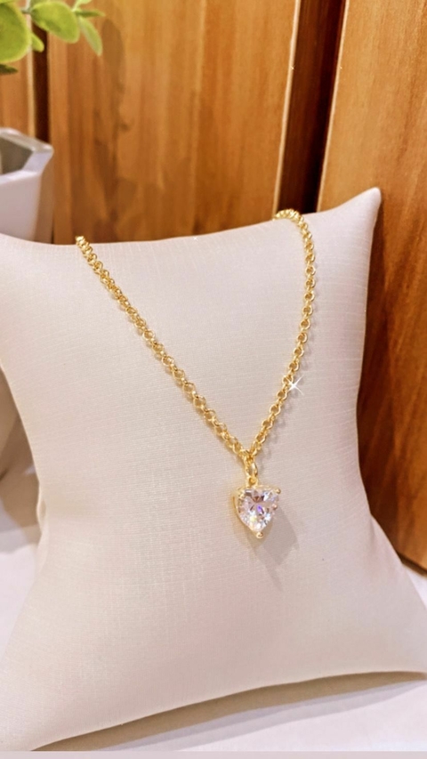 TORNOZELEIRA COM PINGENTE DE CORAÇÃO ZIRCONIA