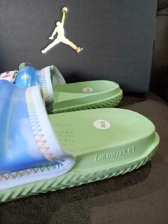 Imagen de Ojotas Jordan "Super Play x J Balvin"