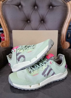 Adidas "Trailcross" en internet