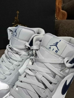 Jordan 1 Mid "Navy" en internet