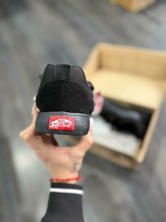 Vans "Knu" Full Black Premium en internet