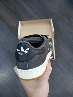 Adidas "Campus" Premium en internet