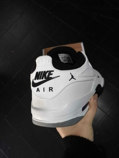 Jordan "Retro 4 RM" Premium en internet
