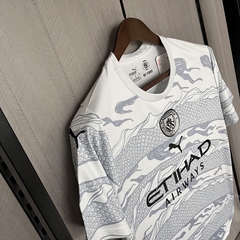 Imagem do Camisa Manchester City Ano do Dragão 2024/25 Torcedor Masculina