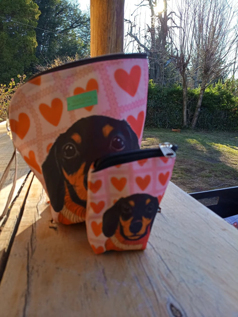 Porta taza con llaverito + mini azucarera – Edición Salchicha