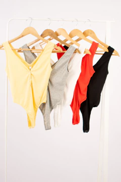 MKF BODY ABBA CON CARTERA (28628) - Tabatha Jeans Mayorista