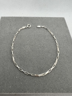 Pulseira elo alongado unissex.