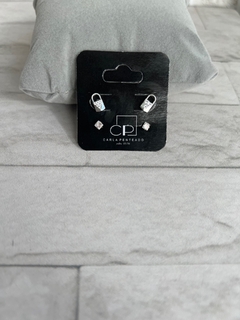Conjunto de brincos cadeado e zircônia.