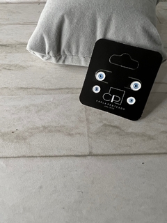 Conjunto de brincos olho grego em resina .