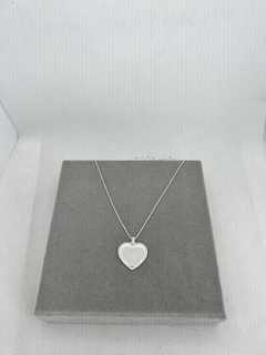 Colar 45 cm coração com a borda toda cravejada de zircônias. - comprar online