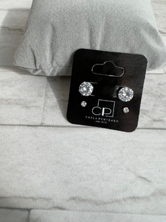 Conjunto de brincos zircônia redonda .