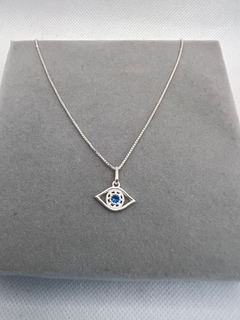 Colar olho grego modelo olho com zircônia azul.