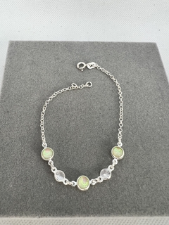Pulseira pedras . na internet