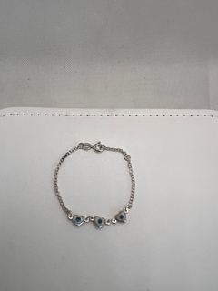 Pulseira para bebê olho grego de coração.
