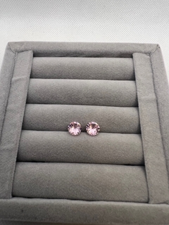 Brinco zircônia rosa 8 mm.