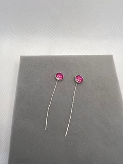 Brinco fio escama rosa .