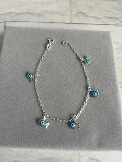 Pulseira olho grego peixinho azul claro .