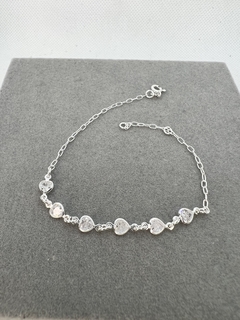 Pulseira corações em zircônia.