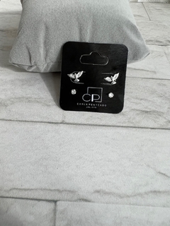 Conjunto de brincos Divino e zircônia.