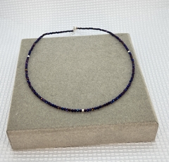 Colar choker cristais azul marinho . - comprar online