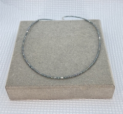 Colar choker cristais cinza . - comprar online