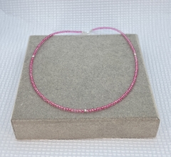 Colar choker cristais rosa .
