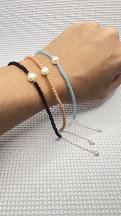 Pulseira cristais preto com pérola Barroca e prata . - comprar online