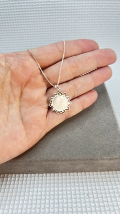 Colar sol em madrepérola de 45 cm . - comprar online