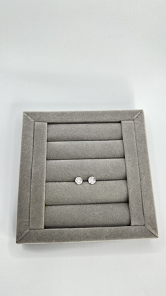 Brinco zirconia redonda . - carlapenteadopratas