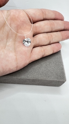 Colar fio de nylon coração em zircônia. - comprar online