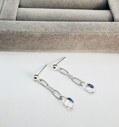 Brinco elo gota cristal furta cor .
