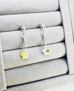 Brinco elo flor cristal furta cor .