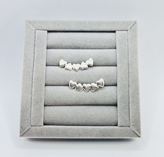 Brinco ear cuff de coração. na internet