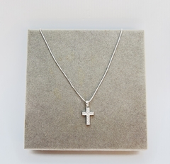 Colar feminino 45 cm com cruz rendada . - comprar online