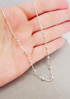 Colar liso com bolinhas 3mm de 40 cm .