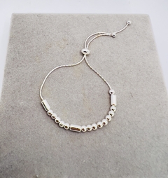 Pulseira ajustável bolinha e canutilho em prata .