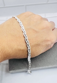 Pulseira trançada .
