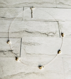 Choker fio de nylon com pérolas de água doce . - comprar online