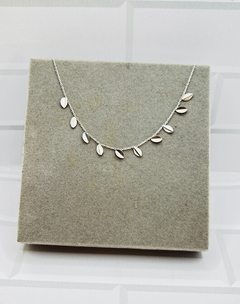 Colar choker folhas . - carlapenteadopratas