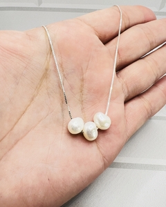 Colar pérolas de água doce .