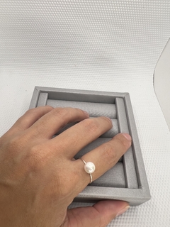 Anel com pérola Shell.